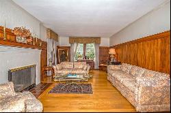 5 Pleasantview Ave, Longmeadow MA 01106