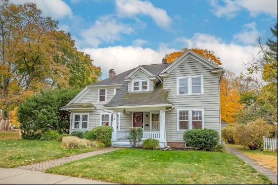 5 Pleasantview Ave, Longmeadow MA 01106