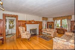 5 Pleasantview Ave, Longmeadow MA 01106