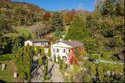 Character villa with outbuilding in Mont-sur-Rolle