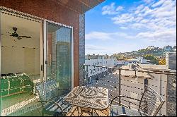 Beautiful Condo with Den on Milwaukee's Riverwalk