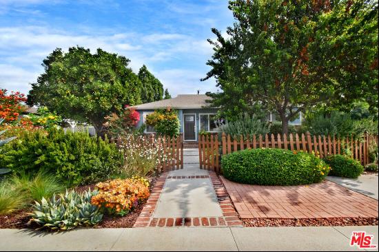 6002 Greenbush Avenue, Valley Glen CA 91401