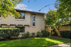 Perfectly Located Sonoma Condominium