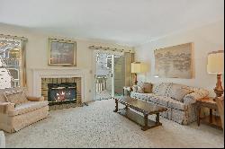 Lovely Townhouse in Cranbury Neighborhood