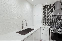 Beautifully Renovated Townhome in Convenient North Buckhead Location