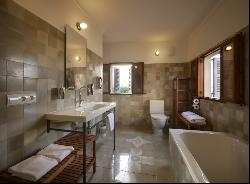 Selected boutique hotel for sale in the picturesque village of S, Sineu 07510