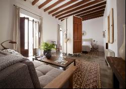 Selected boutique hotel for sale in the picturesque village of S, Sineu 07510