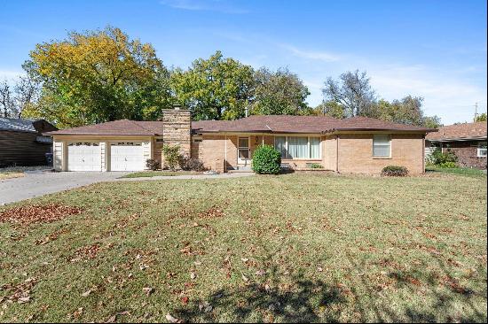 2616 E Clover Ln, Wichita KS 67216