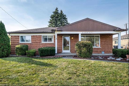 27663 Groveland Street, Roseville MI 48066