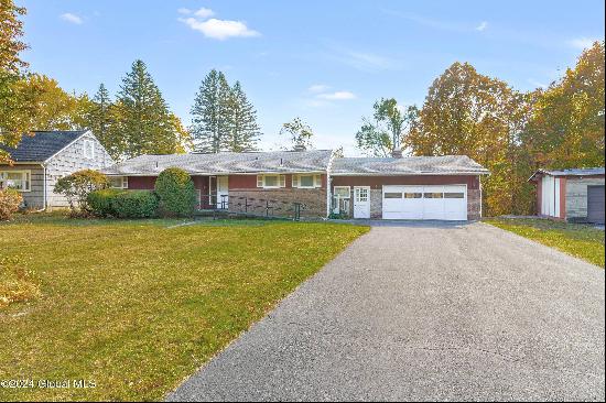 31 Buchman Drive, Loudonville NY 12211