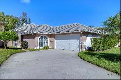 4413 Avenue Cannes, Lutz FL 33558