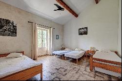 Mas Provençal  with 6 bedrooms and large garden