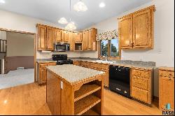 704 W Victory Ln Lane, Sioux Falls SD 57108