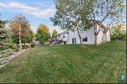 704 W Victory Ln Lane, Sioux Falls SD 57108