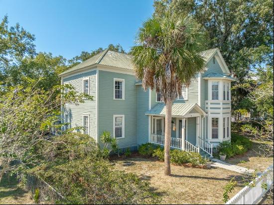 76 6th St, Apalachicola FL 32320