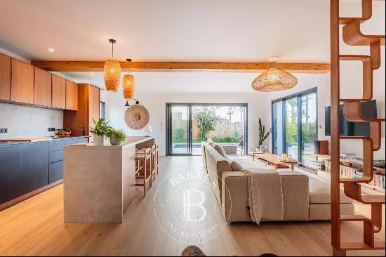 ANGLET - PIGNADA, CONTEMPORARY HOUSE OF 140 M² WITH SWIMMING POOL