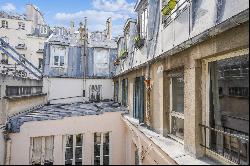 Paris 3rd - Bright Family Apartment with Glass Roof in the Heart of the Marais.