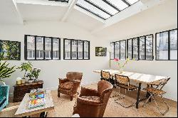 Paris 3rd - Bright Family Apartment with Glass Roof in the Heart of the Marais.