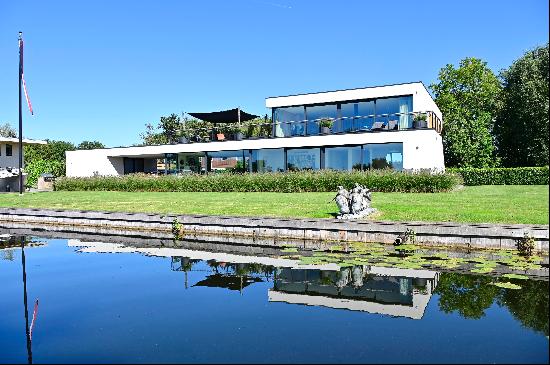 Exclusive Luxury Villa on the Vinkeveense Plassen