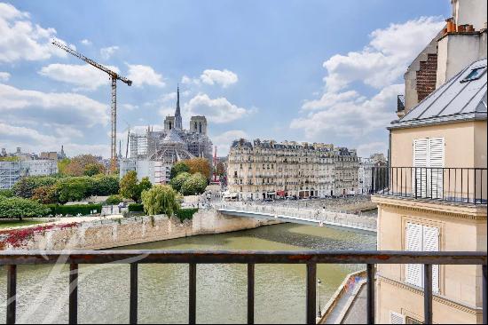 Ile Saint Louis apartment with exceptional views