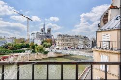 Ile Saint Louis apartment with exceptional views