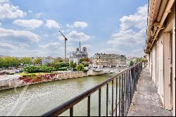 Ile Saint Louis apartment with exceptional views