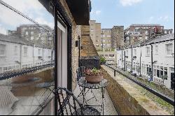 Beautiful recently renovated Mews on a quiet cobbled street