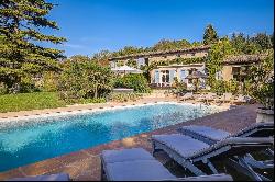 Charming property for sale on a private domain in Chateauneuf