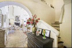 Charming property for sale on a private domain in Chateauneuf