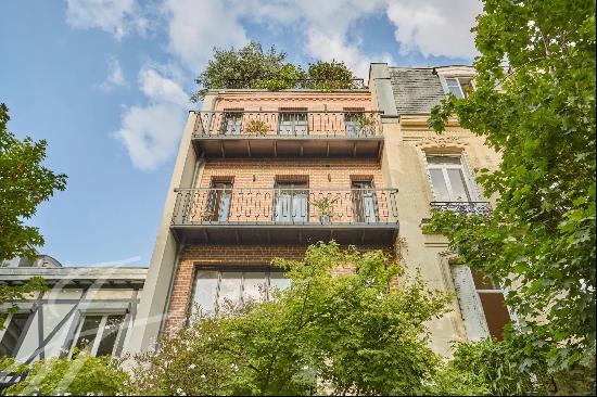 Magnificent private mansion close to Arc de Triomphe