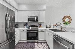 Spacious Remodeled Townhome Close To Pool And Beach