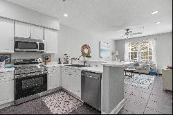 Spacious Remodeled Townhome Close To Pool And Beach