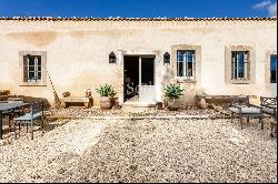 An old farmhouse close to the Cavagrande Nature Reserve