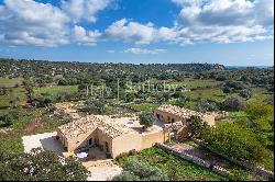 An old farmhouse close to the Cavagrande Nature Reserve