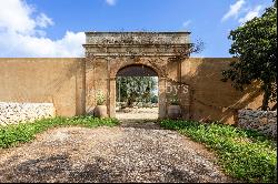 An old farmhouse close to the Cavagrande Nature Reserve