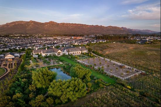 exceptional property in prestigious Val de Vie Estate