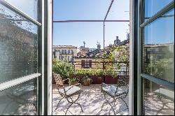 Incomparable apartment with terrace in the historic center