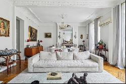 Paris XVI - Magnificent apartment with all the charm of the old