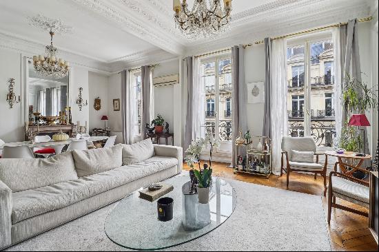 Paris XVI - Magnificent apartment with all the charm of the old