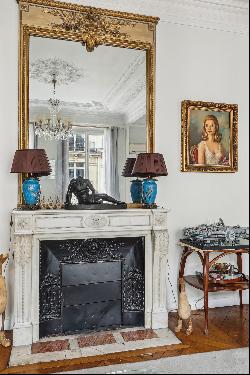 Paris XVI - Magnificent apartment with all the charm of the old