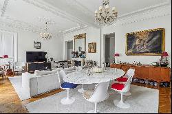 Paris XVI - Magnificent apartment with all the charm of the old