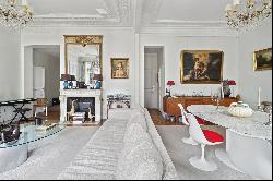 Paris XVI - Magnificent apartment with all the charm of the old