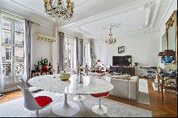 Paris XVI - Magnificent apartment with all the charm of the old