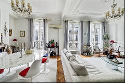 Paris XVI - Magnificent apartment with all the charm of the old