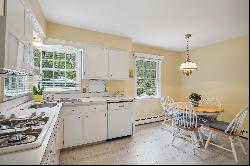 Impeccably Maintained Colonial in Quiet Cul-de-Sac Location