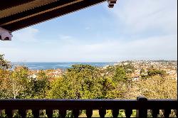 GUETHARY, 165 sqm APARTMENT WITH PANORAMIC VIEW OF THE SEA AND THE MOUNTAINS