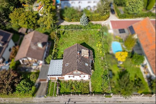 670 sqm plot with planning permission for two semi-detached houses with granny apartments