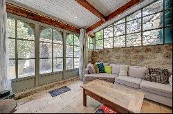 In the heart of the Baux de Provence valley, charming house with view