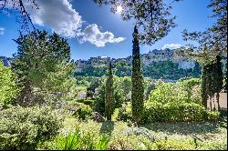 In the heart of the Baux de Provence valley, charming house with view