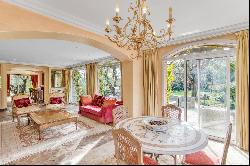 Rare 350 sqm master mansion for sale in the heart of Mougins near the village